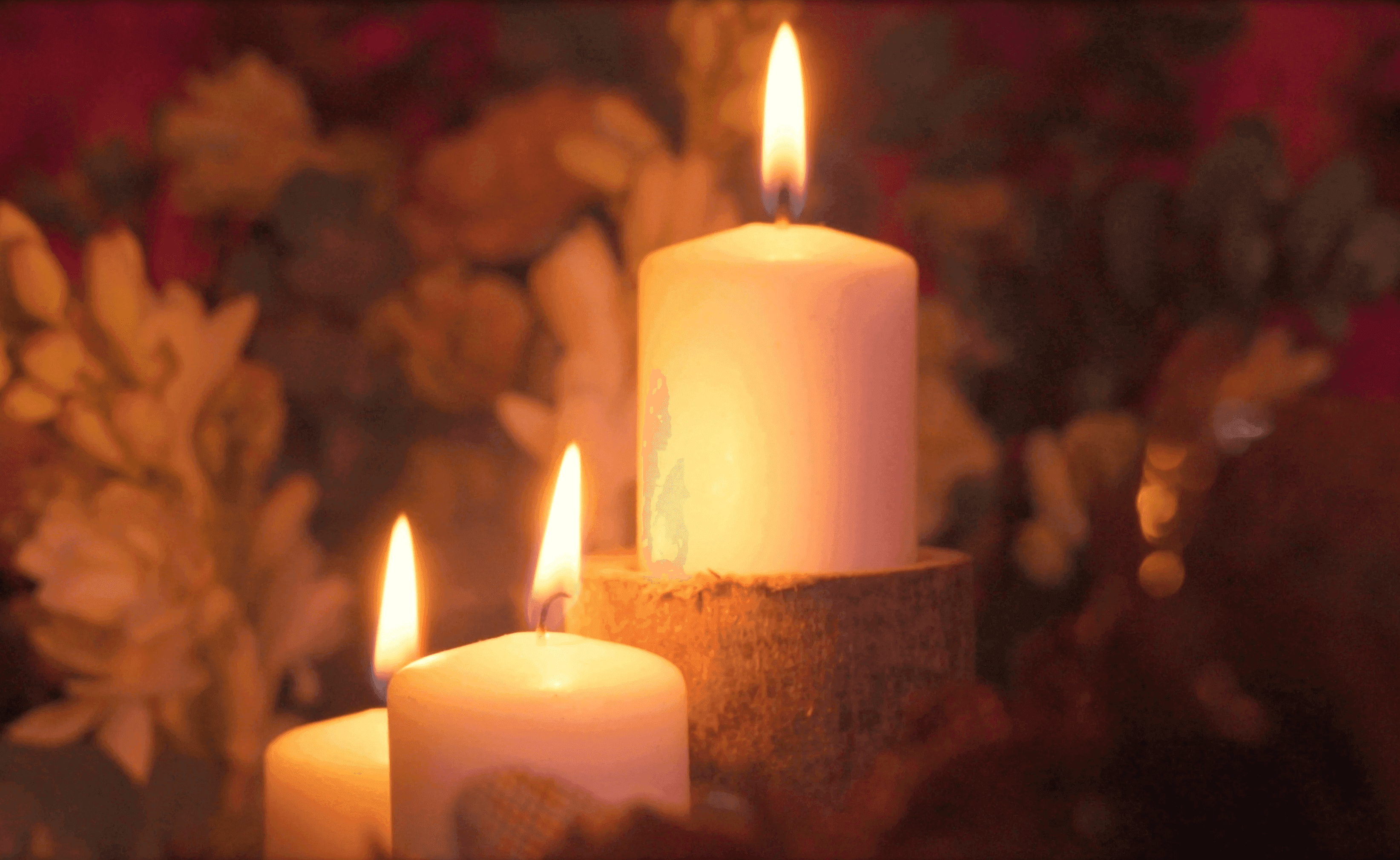 Velas acesas na decoração da festa